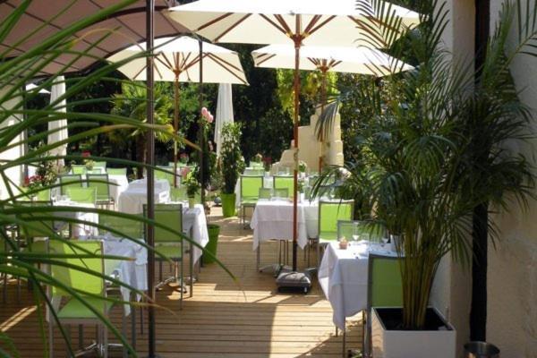 Logis Hotels - Le Pont Bernet - Hotel 2 Etoiles Et Restaurant Le Pian-Médoc Esterno foto